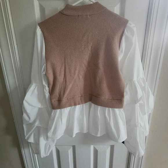 *SOLD* Ruffled Balloon Sleeve Blouse - Picture 3 of 3